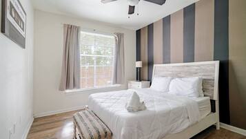 2 bedrooms, desk, iron/ironing board, WiFi
