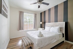 2 bedrooms, desk, iron/ironing board, WiFi