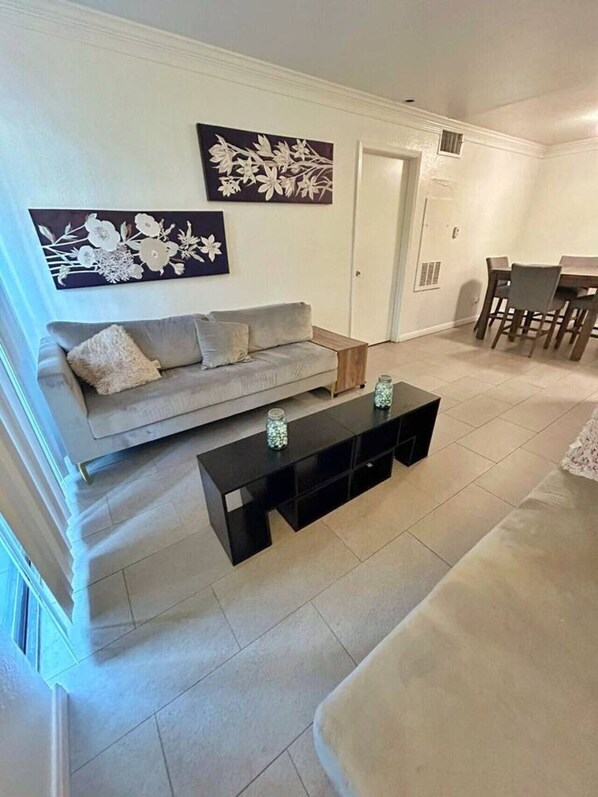 TV - Comfortable 1 King bed 1 bath in TMC & near NRG (Houston)