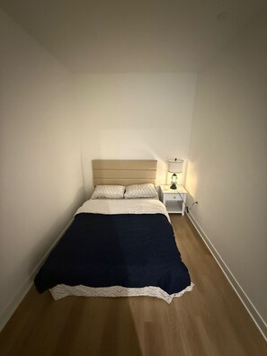 2 多间卧室、熨斗/熨衣板、WiFi、床单
