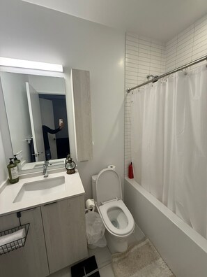 Dusche, Handtücher, Seife, Toilettenpapier