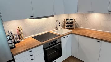 Réfrigérateur, four, plaque de cuisson, lave-vaisselle