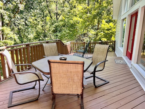 3 bedroom lake house with view, with boat slip to rent and game room