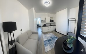Superior Suite | Desk, laptop workspace, free WiFi, bed sheets