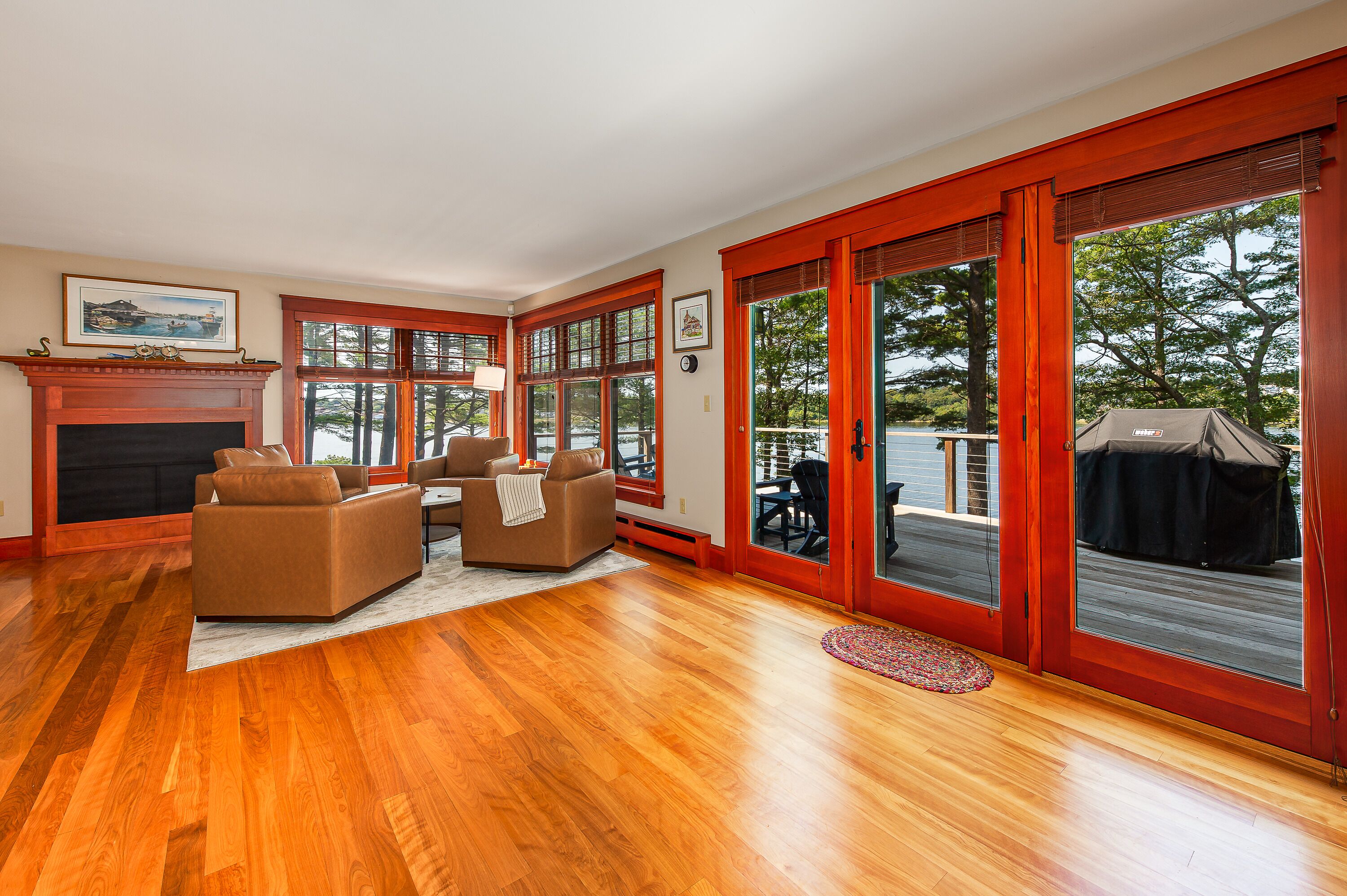 Smart TV, fireplace, DVD player, table football