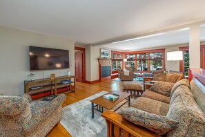Smart TV, fireplace, DVD player, foosball - Windward Lodge- stunning, dog-friendly private waterfront retreat. Seasonal dock (Woolwich)
