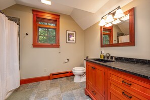 Shower, jetted bath, hair dryer, towels