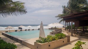 2 piscinas al aire libre