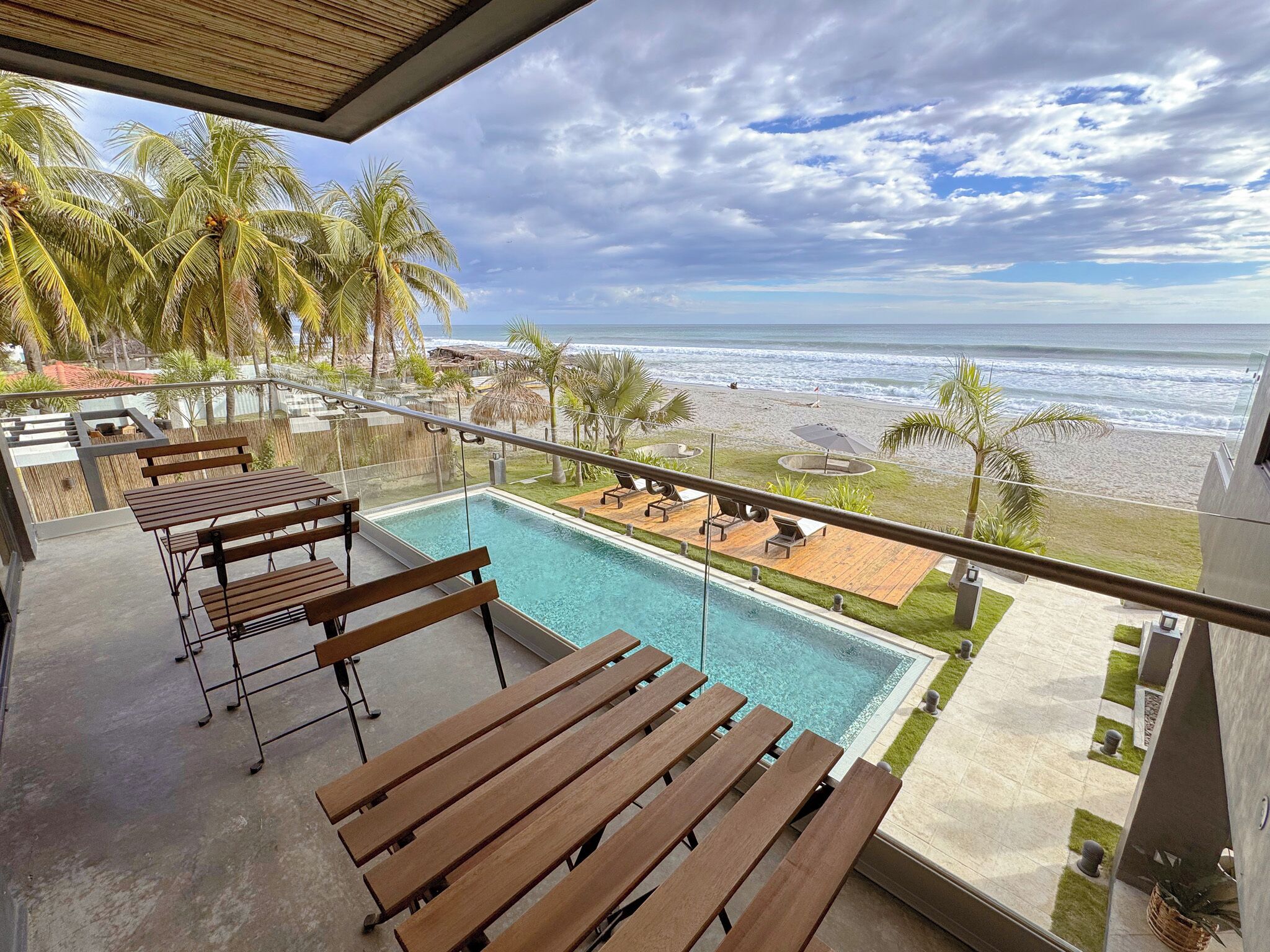 Habitación triple estándar, balcón, vistas al mar | Terraza o patio
