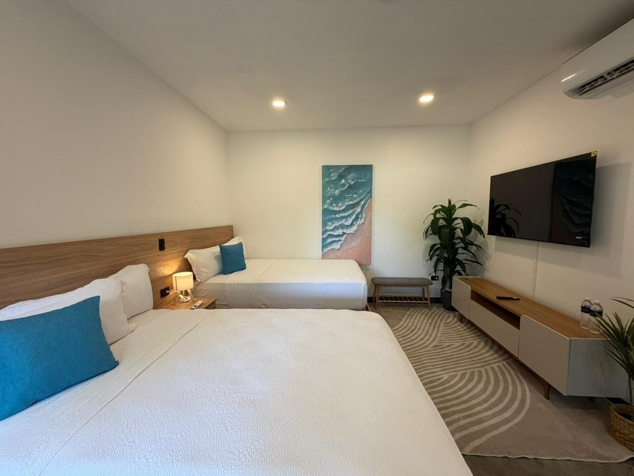 Cubrecamas, wifi gratis y ropa de cama 