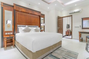 In-room safe, blackout curtains, soundproofing, iron/ironing board