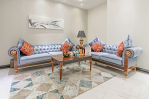 Grand Apartment, Balcony