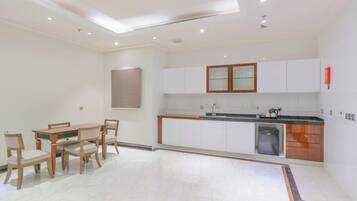 Superior-huoneisto, parveke | Oleskelualue | Taulutelevisio, takka