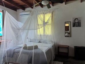 3 habitaciones, escritorio, wifi gratis y ropa de cama