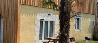 Small house in an enclosed park 10 minutes from Bergerac and 45 minutes from Sarlat