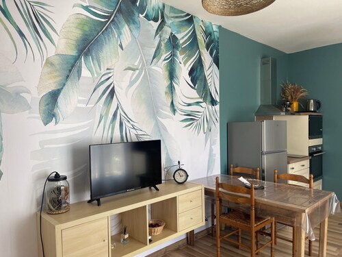 Small house in an enclosed park 10 minutes from Bergerac and 45 minutes from Sarlat