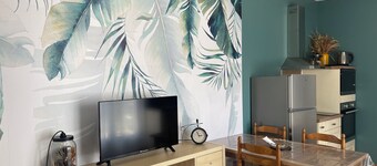 Small house in an enclosed park 10 minutes from Bergerac and 45 minutes from Sarlat