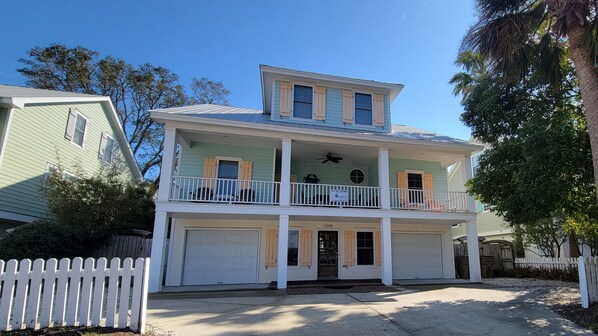 Front of property - 1308 Lovell Avenue by Tybee Vacation Rentals (Tybee Island)