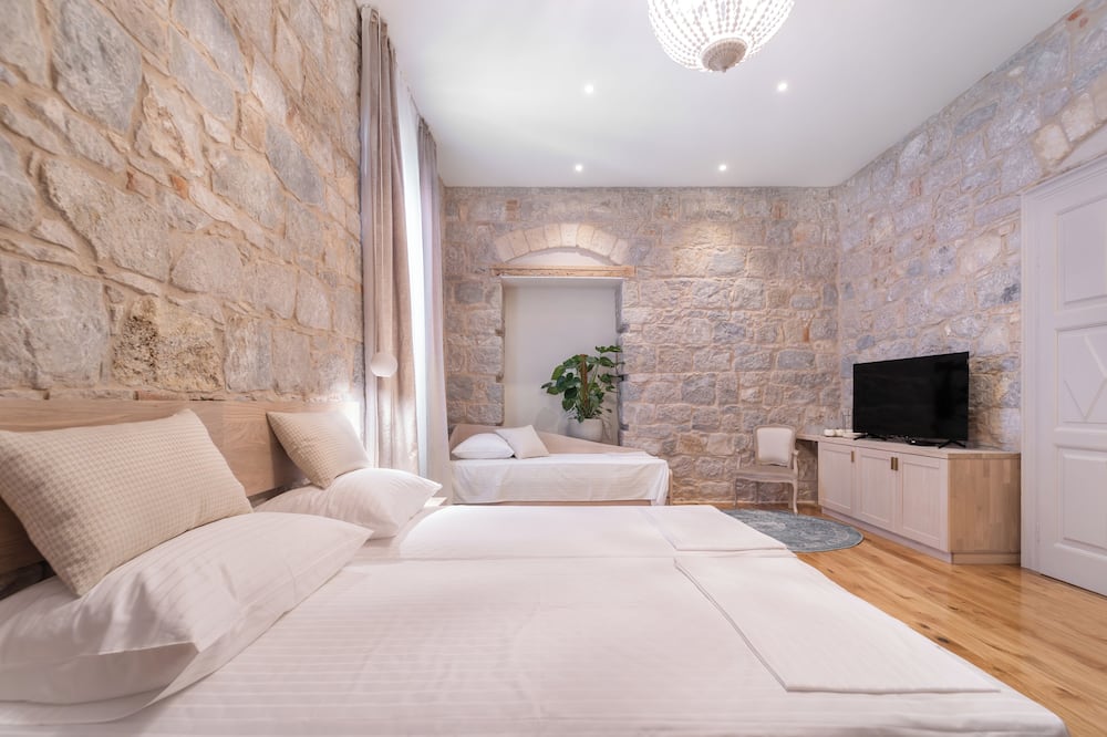 Tifani Luxury Rooms 3