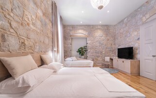 Triple Room, City View (8) | Free WiFi