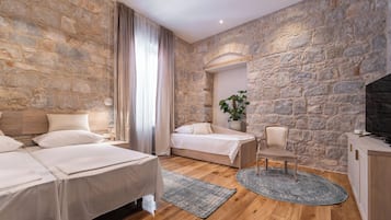 Triple Room, City View (8)