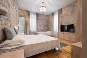 Triple Room, City View | Free WiFi