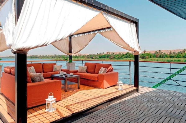 Sun deck