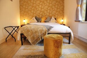 5 bedrooms, iron/ironing board, WiFi, bed sheets - Shreem Homes! Charming home in Wraysbury! (Wraysbury)
