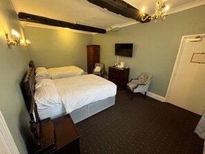 Quadruple Room - Castle Hotel (Tamworth)