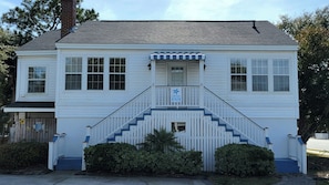 House (Upper - No Pets) | Property amenity