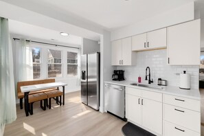 Luokittelematon kuva, 3 kautta 33, painike