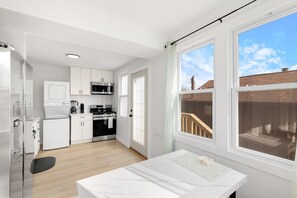 Luokittelematon kuva, 2 kautta 33, painike