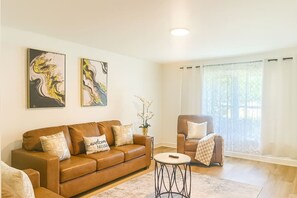 TV - Luxury Duplex Living in Westchester (Westchester)