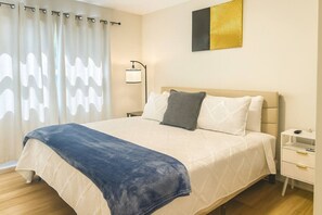 3 bedrooms, desk, WiFi, bed sheets