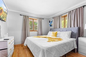 4 bedrooms, desk, iron/ironing board, travel cot