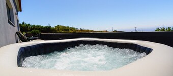 Jacuzzi • Vue Mer & Coucher du Soleil • Sérénité