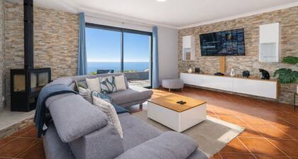 Iberian Accents • Hot Tub • Ocean and Sunset Views • Serenity in West Madeira