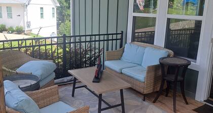 New to the Market-MY HAPPY PLACE- Spacious 2 bd/2ba home with dock