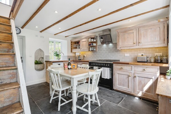 Dishwasher, cookware/dishes/utensils