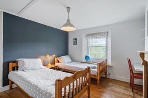 3 bedrooms, individually decorated, individually furnished, free WiFi - Treovis Cottage (Callington)