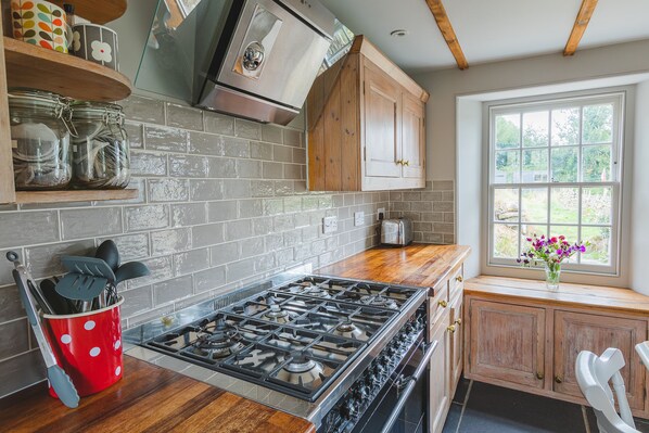 Dishwasher, cookware/dishes/utensils