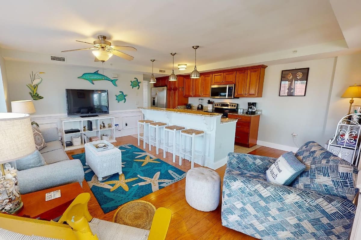 Condo (2 Bedrooms) | Front of property