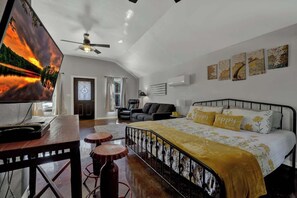 Cabin, 1 Katil Raja (King) dengan Katil Sofa, Patio (1605 Lone Man Del) | 1 bilik tidur, dihias secara berasingan 