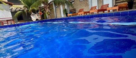 2 outdoor pools