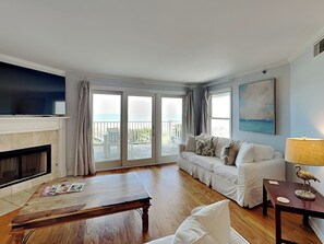 Condo (3 Bedrooms) | Front of property