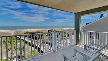 Condo (3 Bedrooms) | Property amenity
