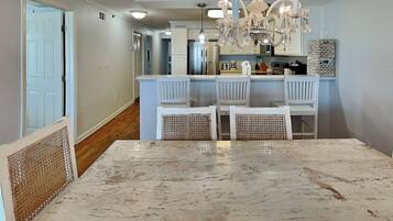 Condo (3 Bedrooms) | Property amenity