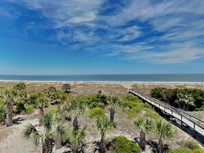 Condo (3 Bedrooms) | Property amenity