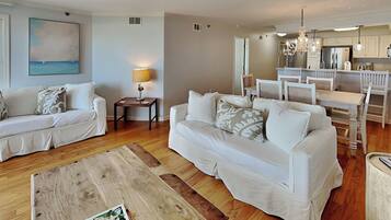 Condo (3 Bedrooms) | Property amenity