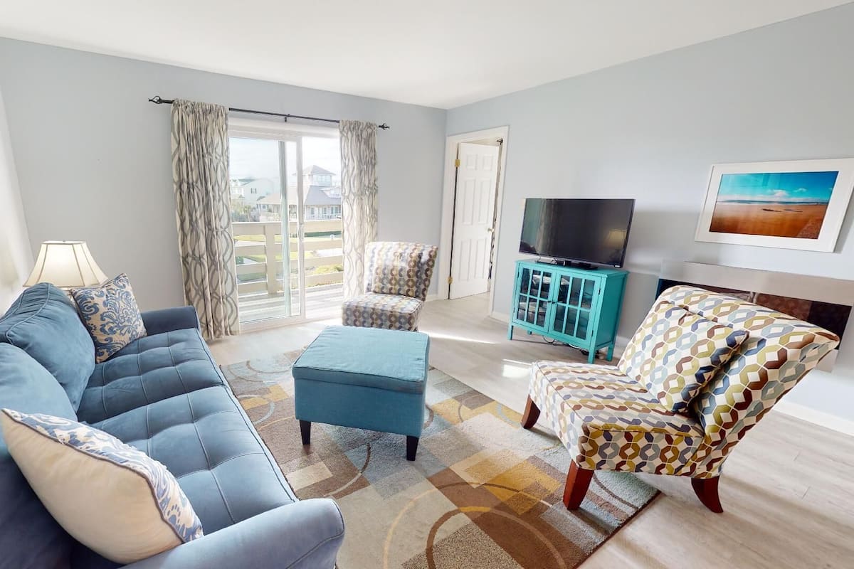 Condo (2 Bedrooms) | Front of property